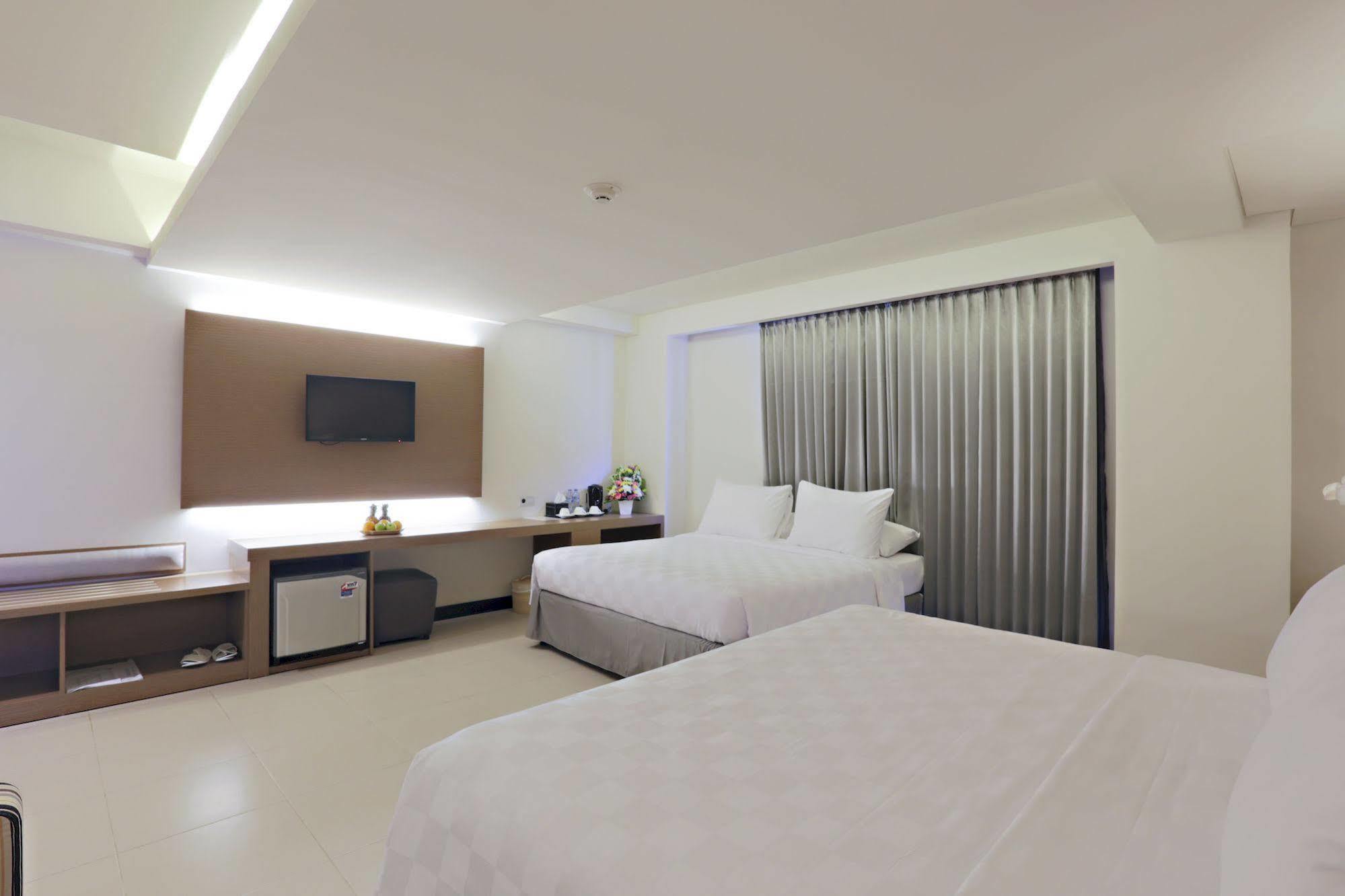 Euphoria Hotel Legian  Exterior photo